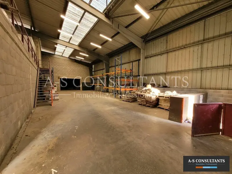 Entrepôt / Activité à louer - Bessey (42520) - 480 m² - 3 200 €/mois