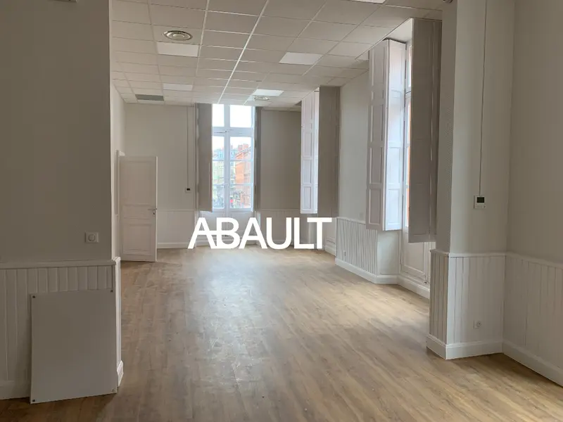 A LOUER BUREAUX D'ENVIRON 156 M² TOULOUSE CAPITOLE 31000