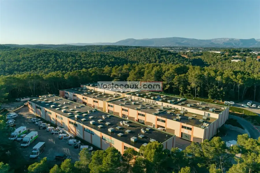Entrepôt / Activité à louer - Antibes (06600) - 346 m² - 3 386 €/mois