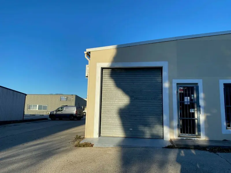 Entrepôt / Activité à louer - Aubagne (13400) - 360 m² - 3 233 €/mois