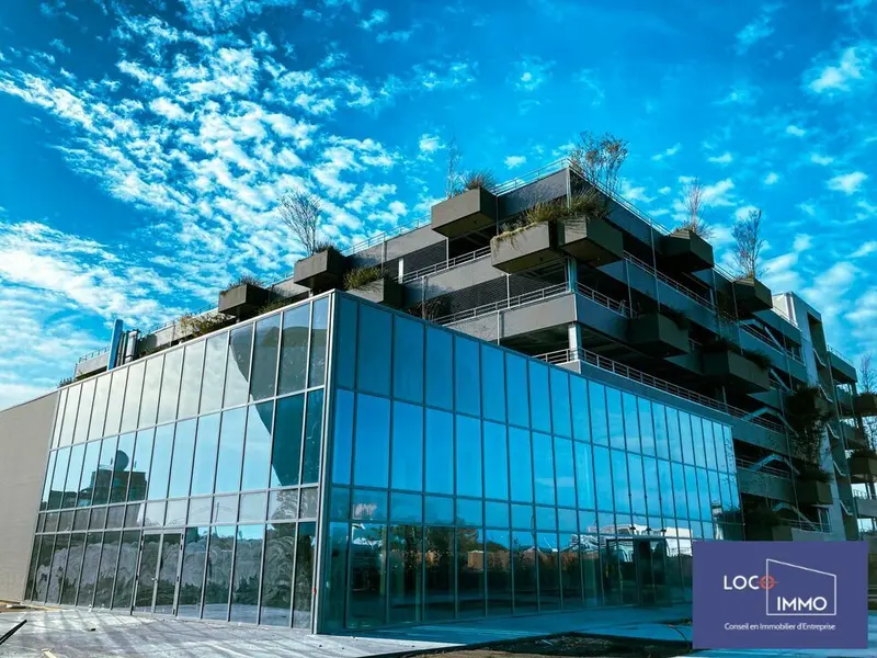 A louer Local commercial  600m² Mérignac