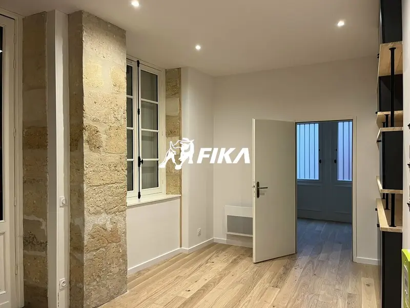 A LOUER BUREAUX 45,92 m² (33000) BORDEAUX