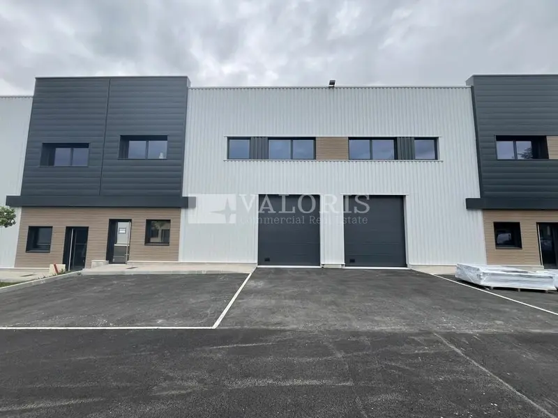A vendre Locaux d'activité 242.87m² La Tour-de-Salvagny