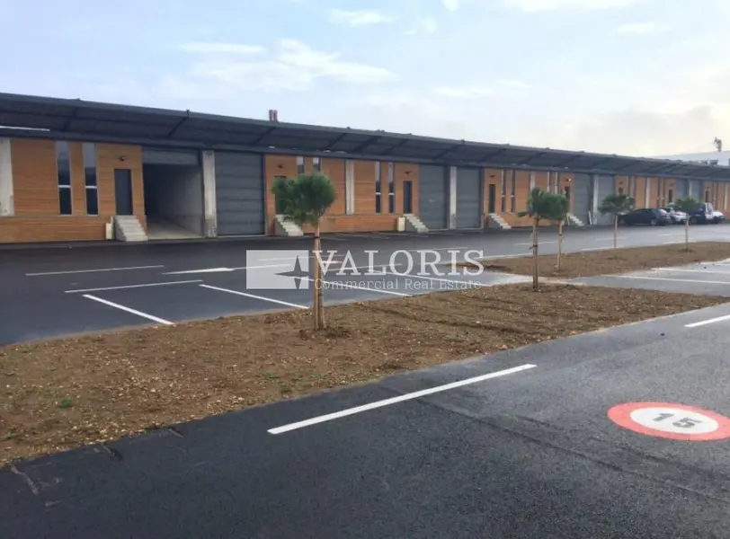 A louer Locaux d'activité 422.06m² Saint-Priest