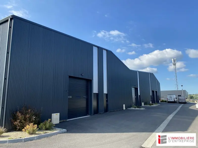 SAINT MALO AGGLOMERATION : LOCAL D'ACTIVITE 100 M² A LOUER