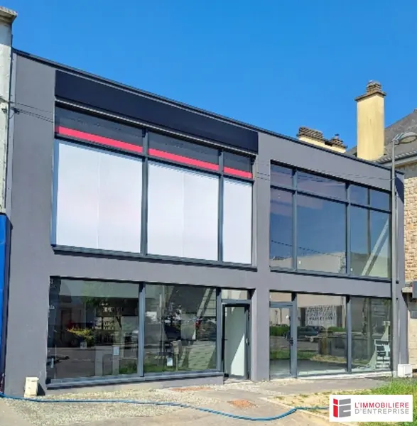 FOUGERES - LOCAL COMMERCIAL DE 160 M² A LOUER