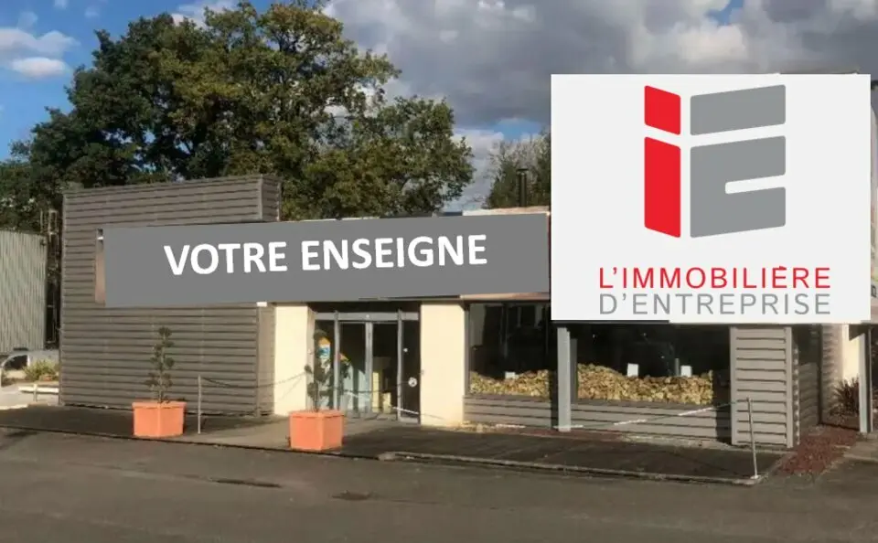 LA MEZIERE - ROUTE DU MEUBLE LOCAL COMMERCIAL 660 M² A LOUER