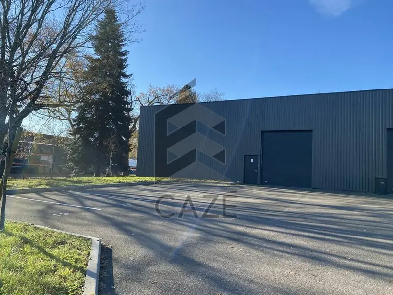 ENTREPOT A LOUER - PROCHE A63