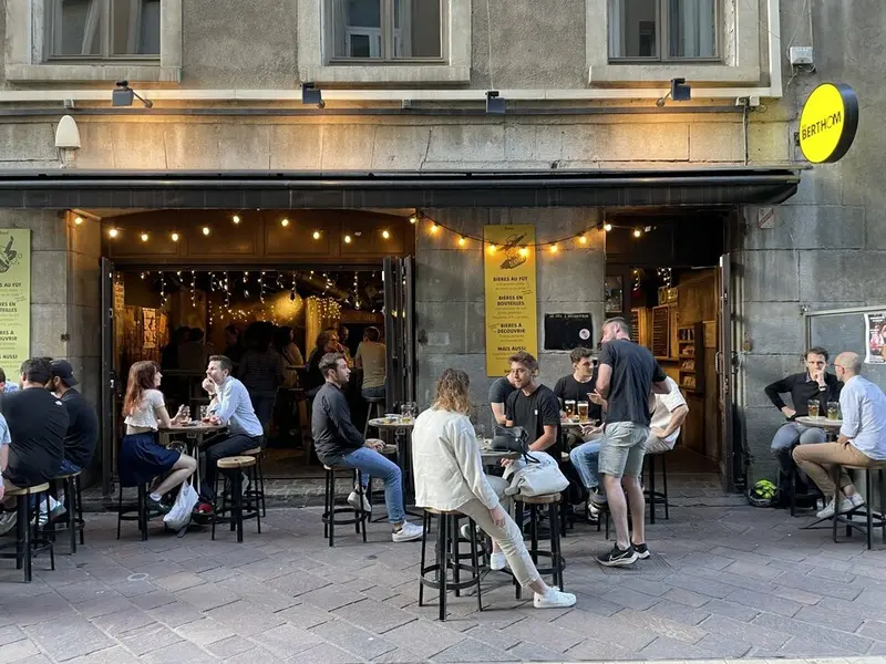 A louer Local commercial  210m² Grenoble