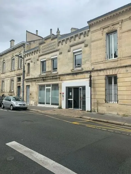 Bureaux à la location de 186 m² - Jardin Public
