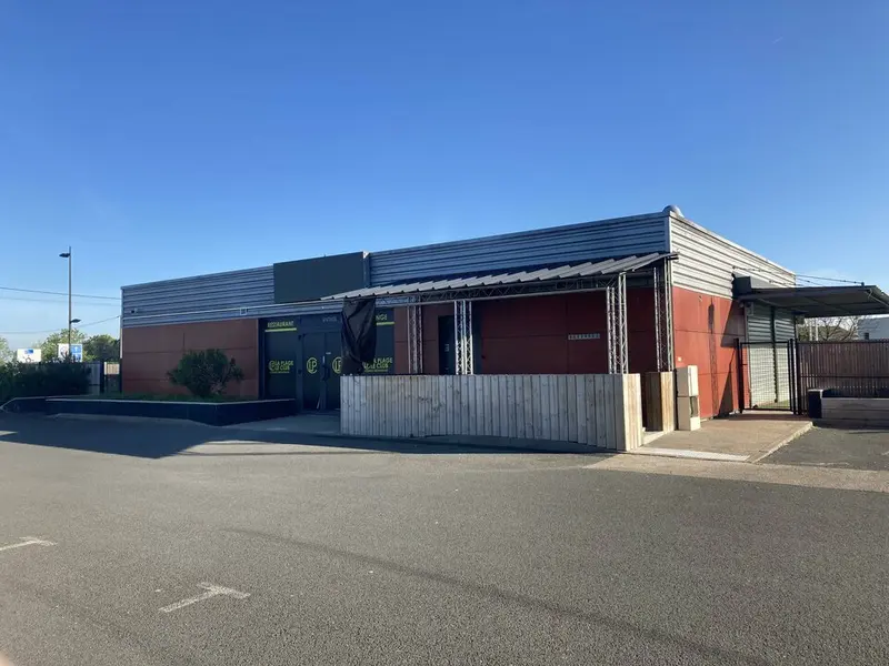 LOCAL COMMERCIAL DE RESTAURATION 
