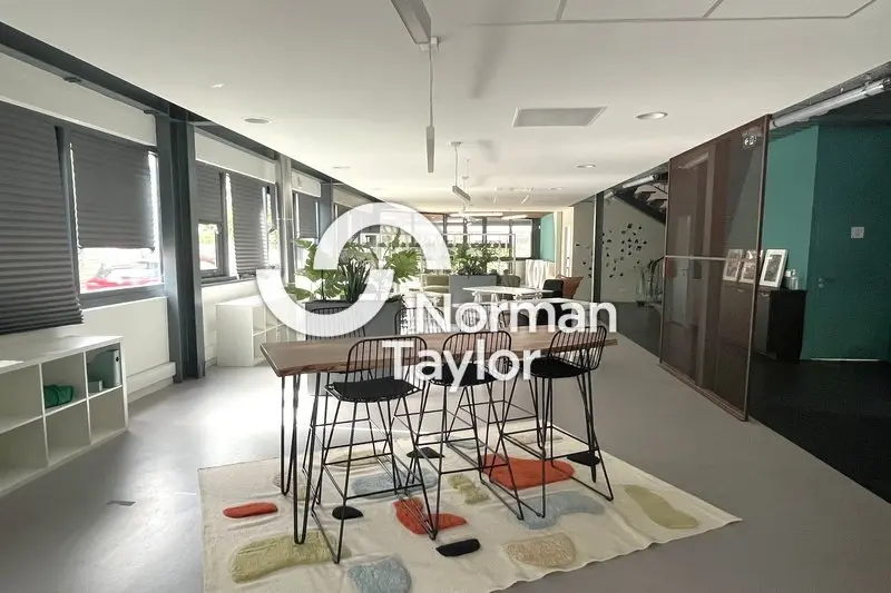 A louer Bureaux 235.38m² Castelnau-le-Lez