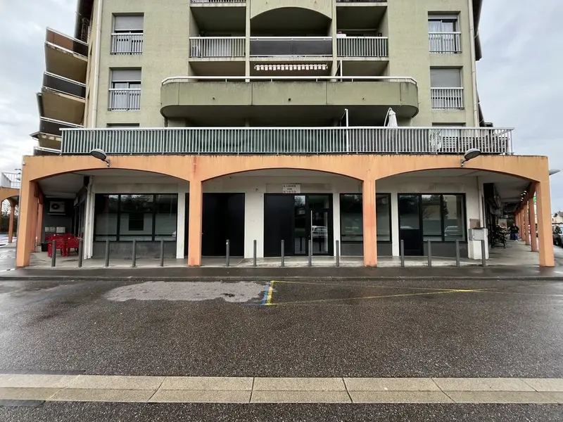 A louer Local commercial  168.27m² Décines-Charpieu