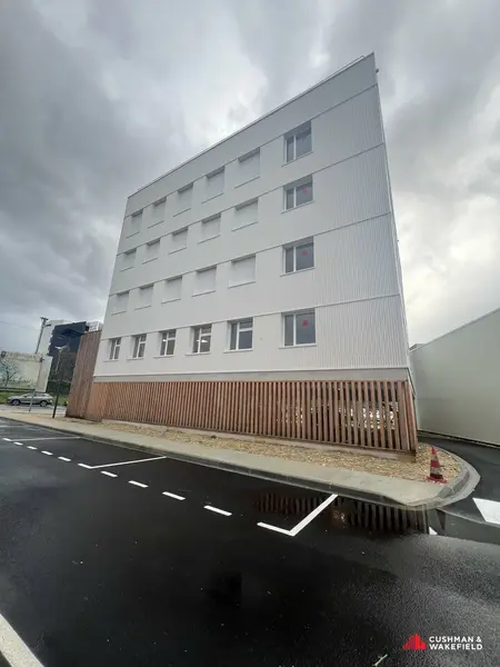 Locaux d'activités neufs à louer proche rocade