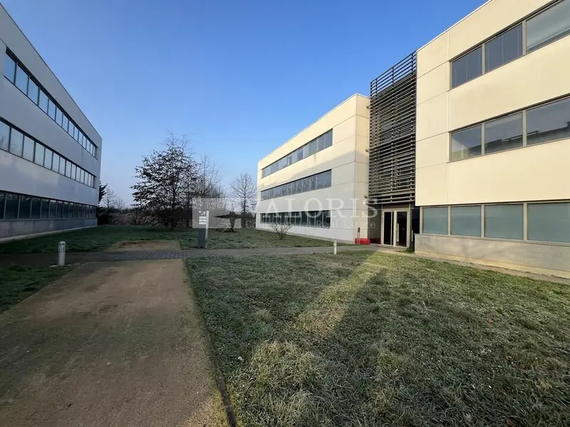 A vendre Bureaux 1096m² Dardilly