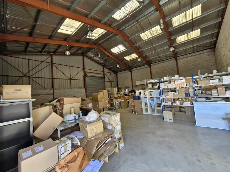 RARE A LA LOCATION 487m2 A LA LOCATION ZI LES PALUDS AUBAGNE