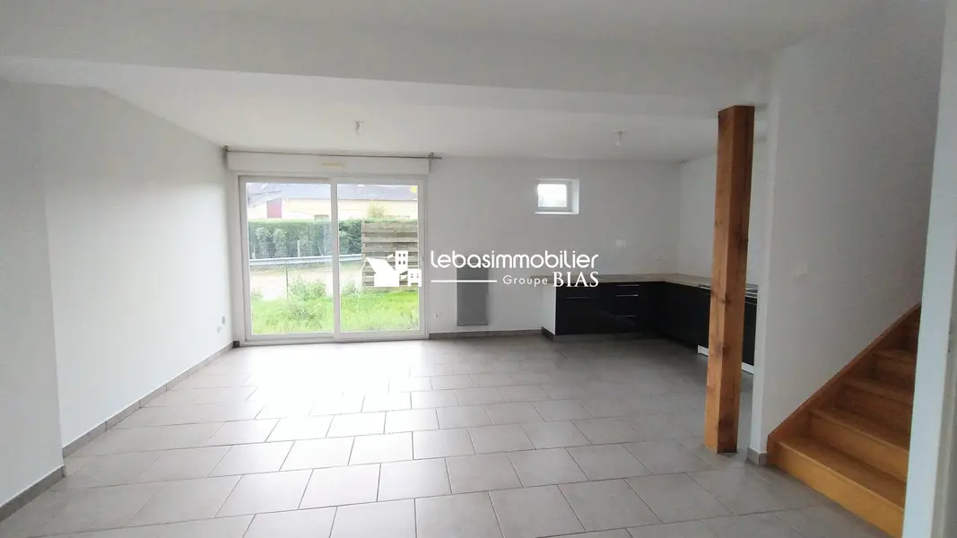 Maison mitoyenne 1 coté 78 m2 avec petit jardin