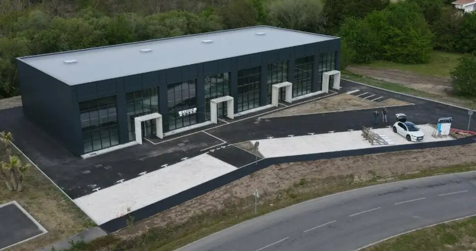 MEES 40 - LOCAUX COMMERCIAUX / ARTISANAUX A LOUER