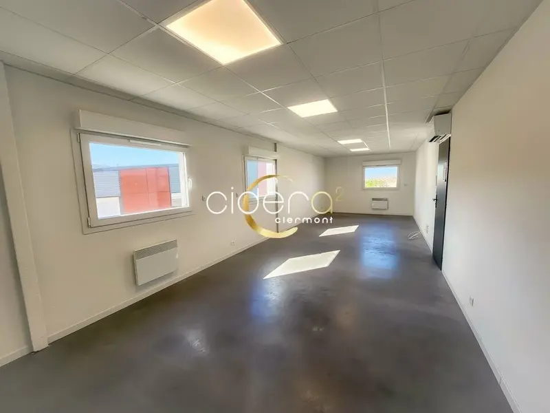 Location bureau avec espaces partagés à Romagnat