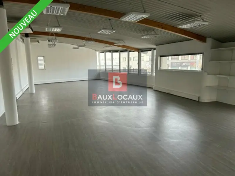 VASTES BUREAUX TRÈS LUMINEUX A EGUILLES  A LOUER