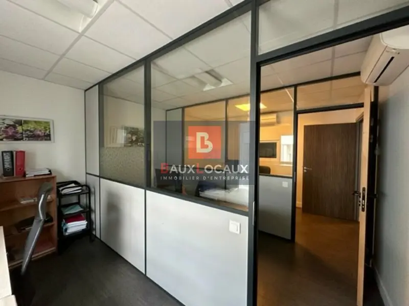 Avignon bureau d'environ 23 m² au 1er étage d'un immeuble de bureaux