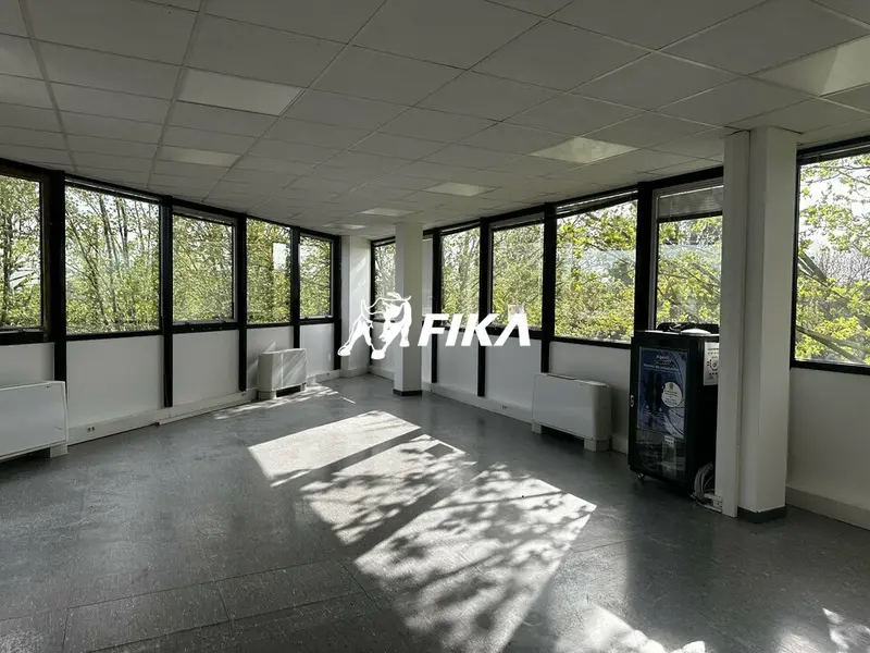 A LOUER BUREAUX 185 m² - (31670) LABEGE