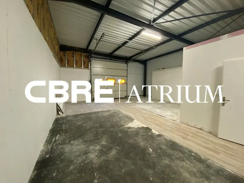 A LOUER LOCAL D'ACTIVITE 134m² ZA Gravanches CLERMONT-FERRAND