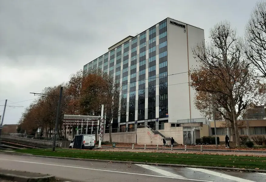 Bureau à louer - Rouen (76100) - 1100 m² - 13 750 €/mois