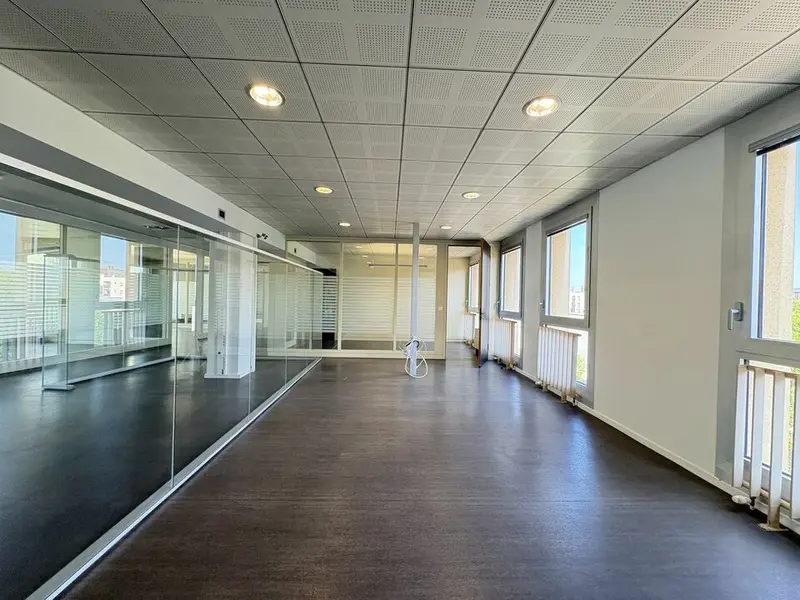 A louer Bureaux 796.7m² Villeurbanne