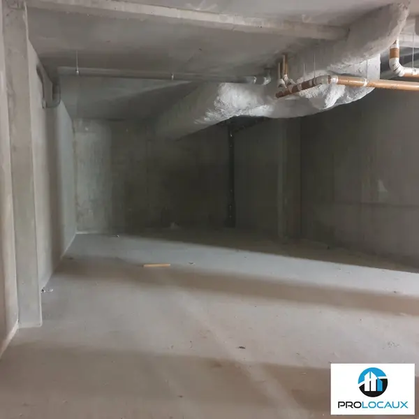 A louer Local commercial  141m² Grenoble