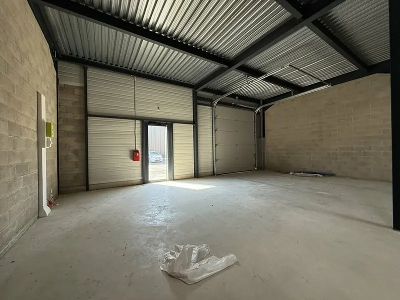 A vendre Locaux d'activité 201m² Persan