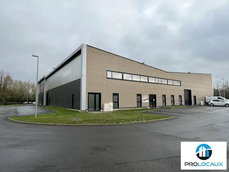 A louer Locaux d'activité 716m² Montataire
