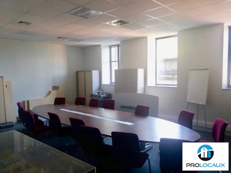 A louer Bureaux 750m² Tullins