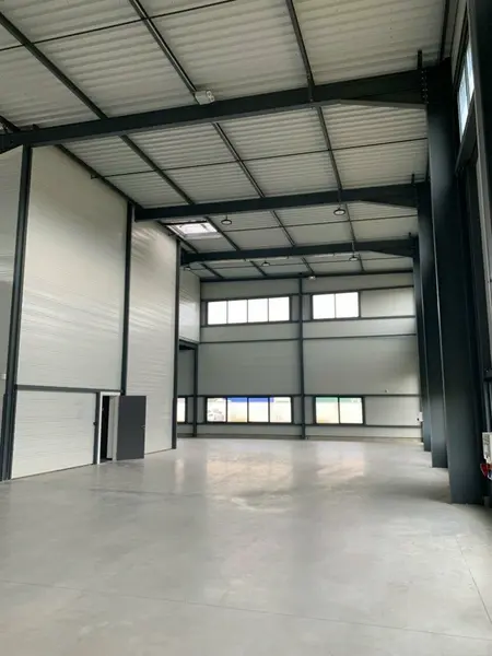A louer Locaux d'activité 298m² Saint-Quentin-Fallavier