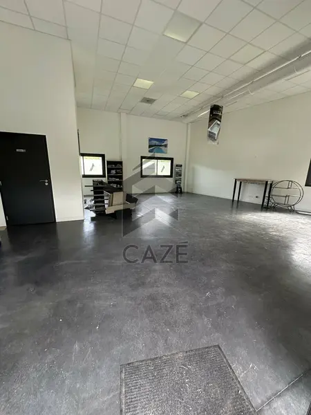 BUREAUX / ENTREPOTS A VENDRE