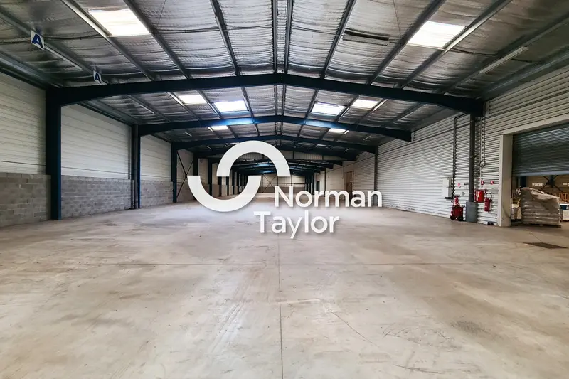 Entrepôt logistique de 2 752 m² à vendre - Proximité A9