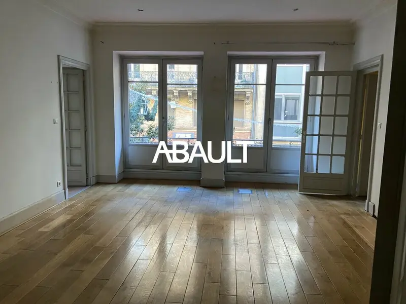 EXCEPTIONNEL  -  A LOUER, BUREAUX d'une surface d'environ 380 m²