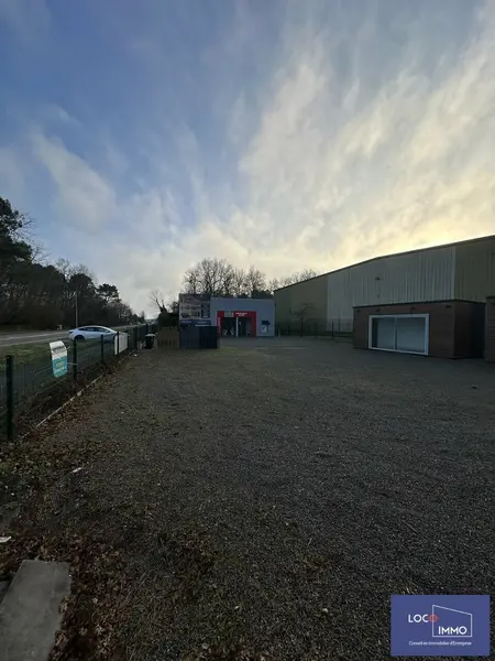 A vendre Local commercial  85m² Saint-Jean-d'Illac