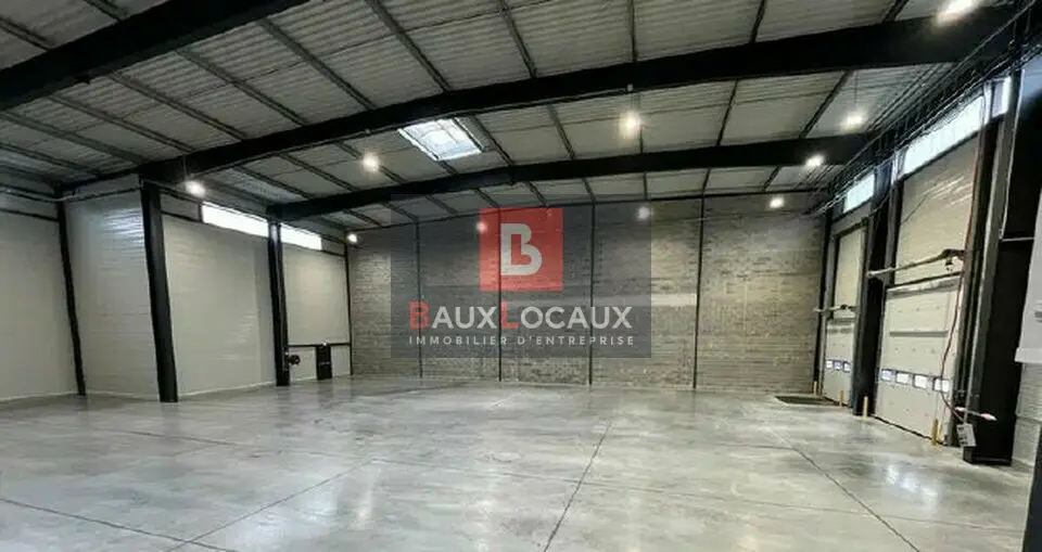 NIMES  A LOUER LOCAL D'ACTIVITE 970M² ENVIRON NEUF
