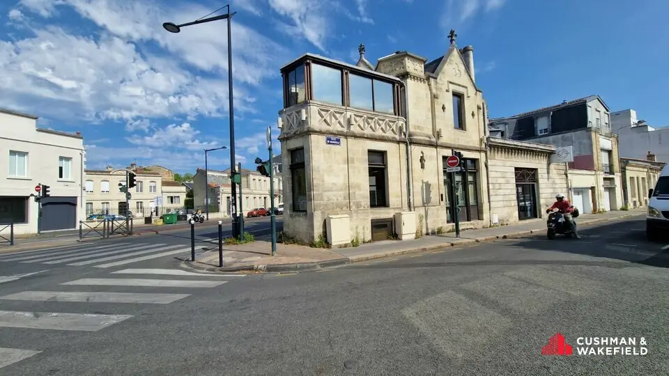 A louer Local commercial  121m² Bordeaux