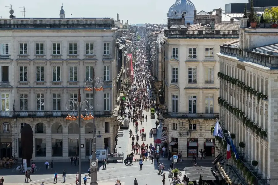 LOCAL COMMERCIAL- RUE SAINTE CATHERINE 