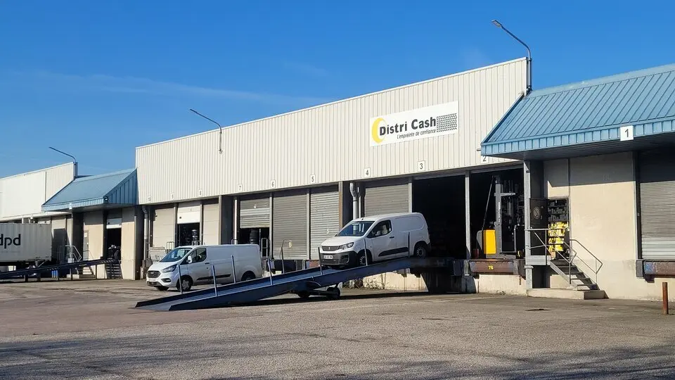 A louer Locaux d'activité 2023m² Saint-Étienne-du-Rouvray