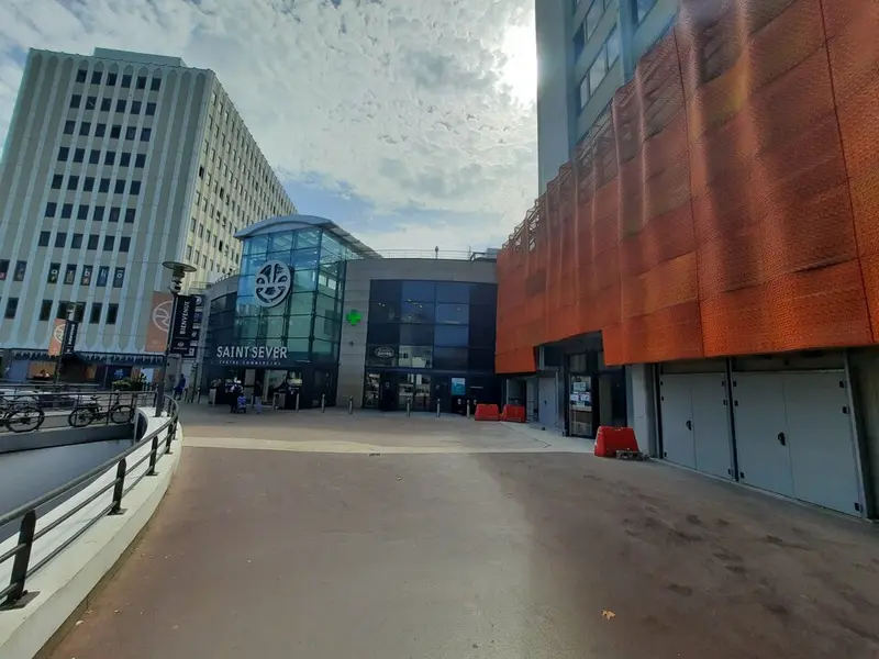 CENTRE COMMERCIAL ST SEVER - Accès PMR - Vue panoramique.