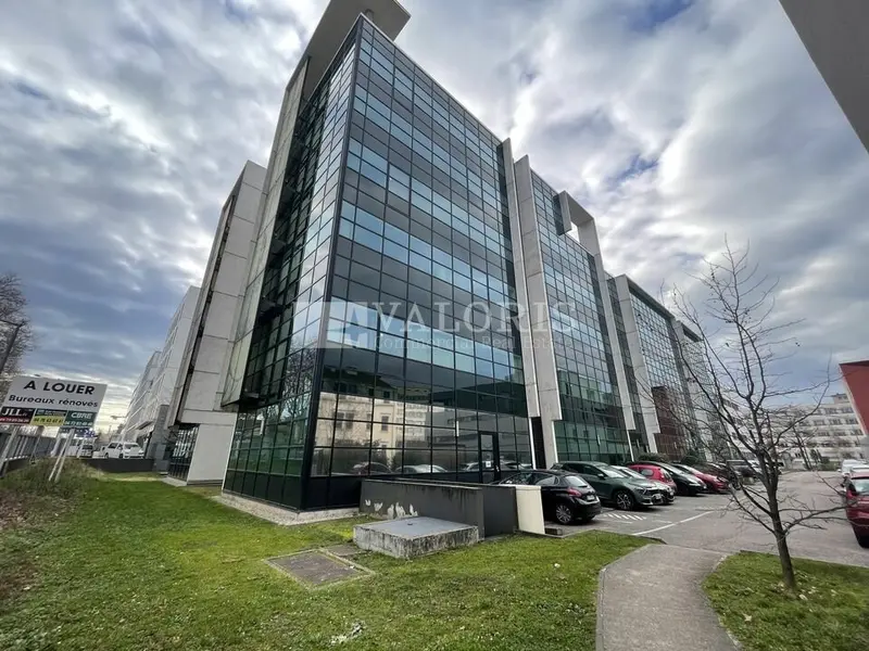 A louer Bureaux 2613.8m² Lyon 08
