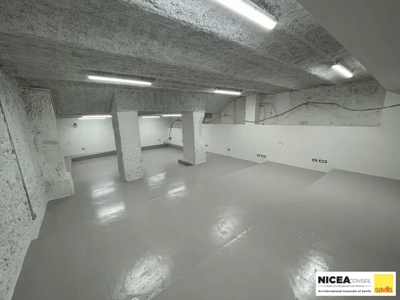 A louer Locaux d'activité 153.95m² Nice