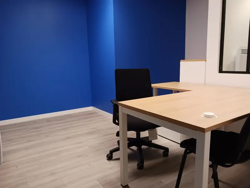 Bureau individuel meublé