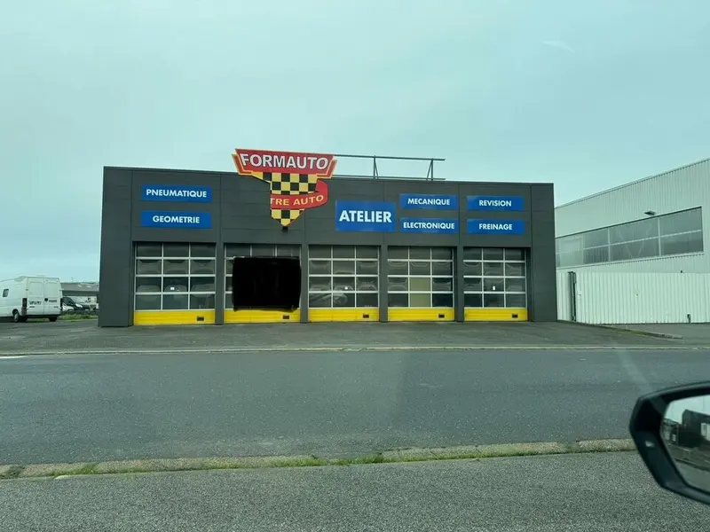 LOCATION - SAINT POL DE LEON - LOCAL COMMERCIAL - 499 m2