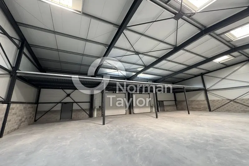 A louer Locaux d'activité 1240m² Nîmes