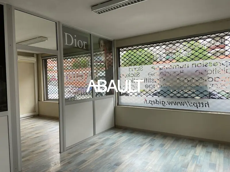 A LOUER LOCAL COMMERCIAL D ENVIRON 217M² EN RDC BD DE SUISSE