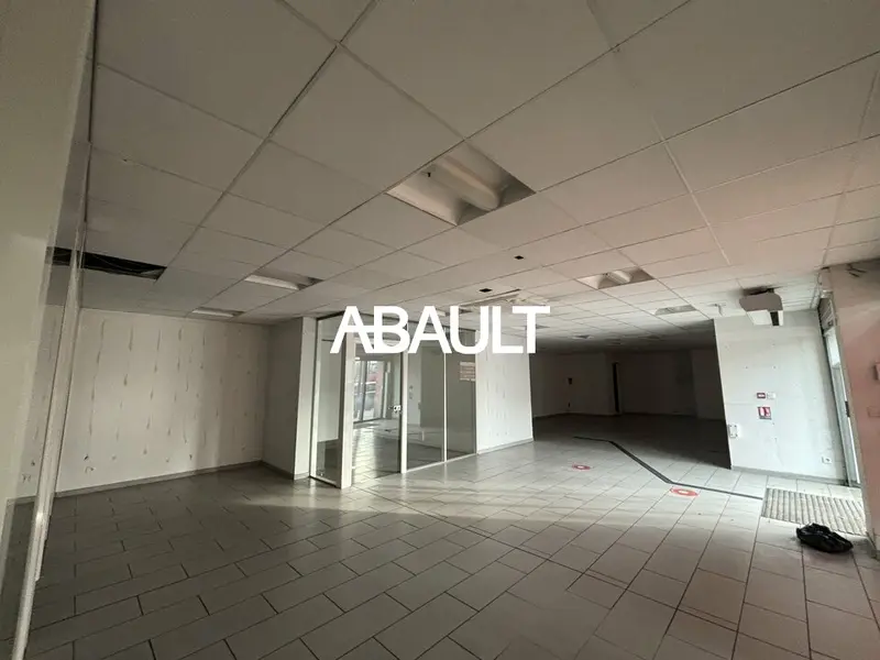 A louer Local commercial  271m² Toulouse